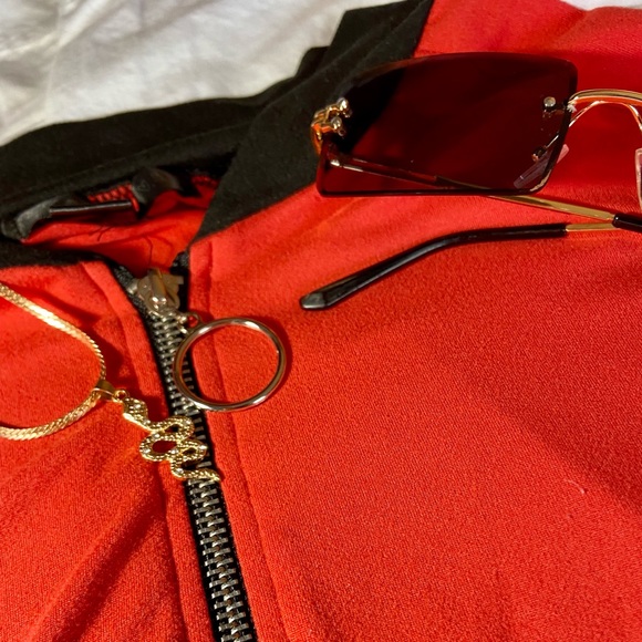 Red cropped red zip up long sleeve - Picture 3 of 4